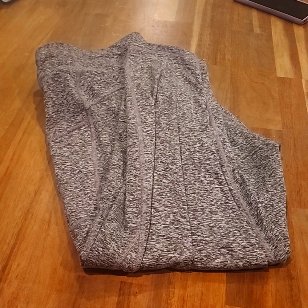 Active wear leggings with pockets